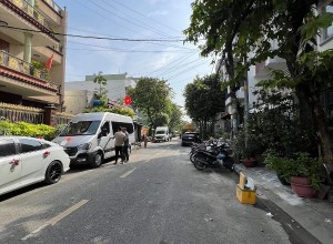 Bán nhà Góc đường Lê Thiệt, Tân Phú, 8x20m, 2 lầu, 17.9 tỷ, gần chợ Vải